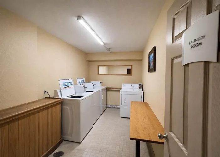 6 Rawlins, Wy Lodge